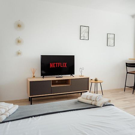 Premium Studio Next To National Arena & Park Бухарест Екстер'єр фото